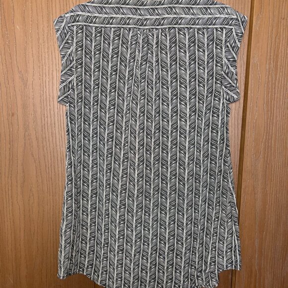 Women's Pendleton 100% Silk S Flowy Sleeveless Blouse Black and White Pattern - Picture 2 of 5